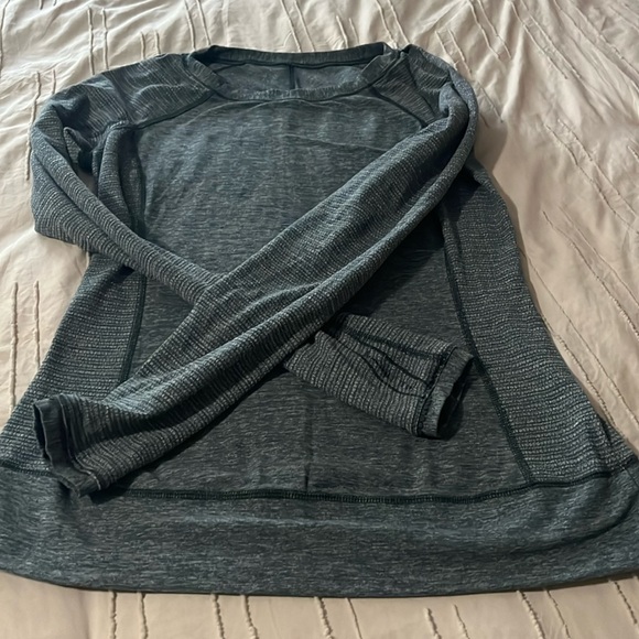 Size  8 long sleeved Running shirt - Picture 1 of 3